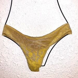 NWT Victoria’s Secret Thong 😱
